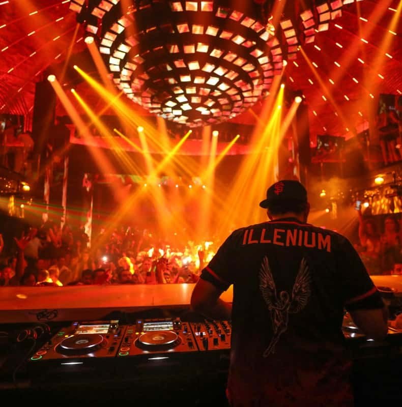 Miami: Pre-Party, Club Entry and Open Bar Night Experience