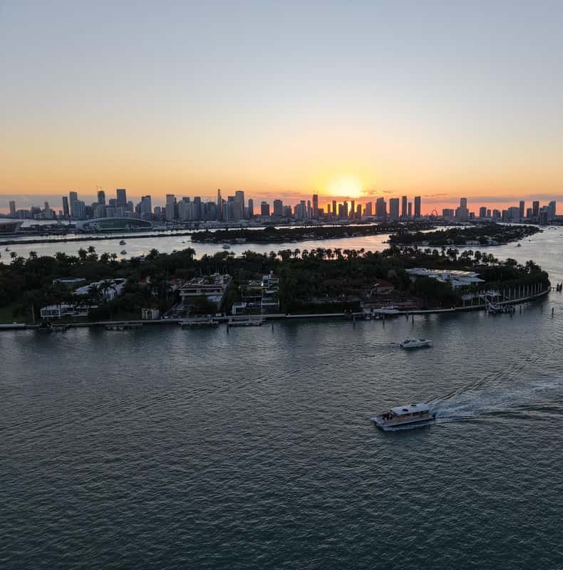Miami Sunset Boat Tour: Celebrity Mansions & Skyline